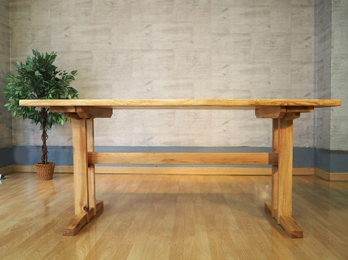 楢材のダイニングテーブル